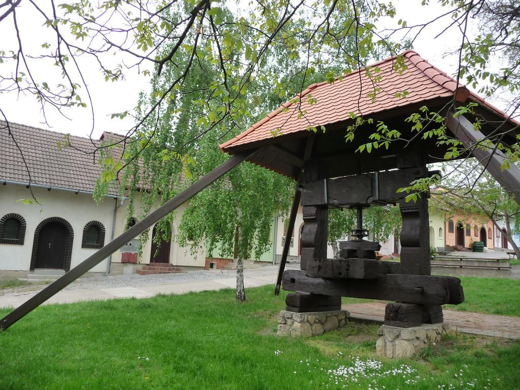 Penzion A Pizzerie Na Zalozne Kobylí Dış mekan fotoğraf
